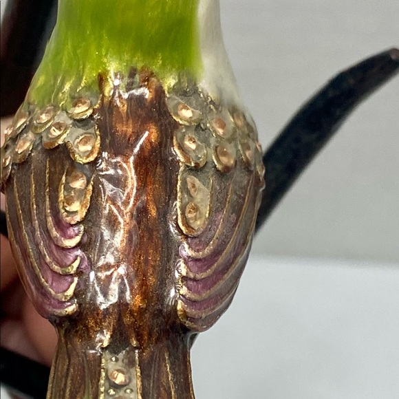 Beautiful Painted Metal Bird on vine - Picture 6 of 6